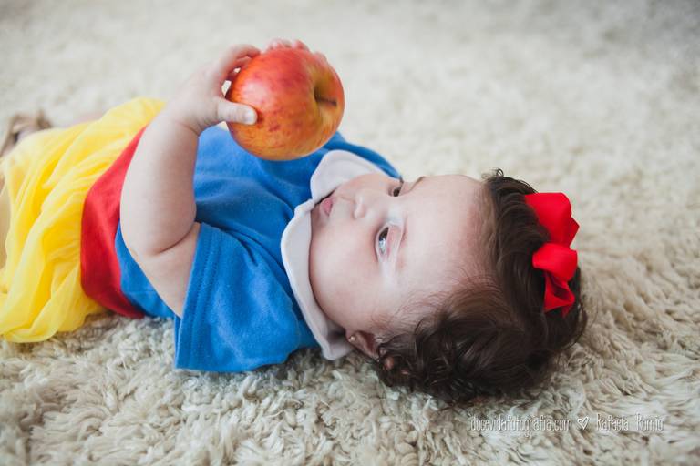 FOTO BOOK INFANTIL MENINA BRANCA DE NEVE E MAÇÃ  CAXIAS DO SUL-RS