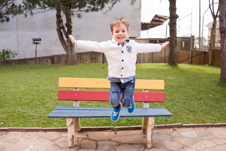 FOTO BOOK INFANTIL MENINO PULANDO CAXIAS DO SUL-RS
