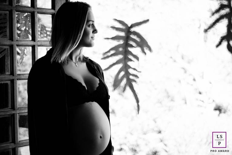 Ensaio de Gestante em Nova Friburgo - Foto premiada da gestante em casa