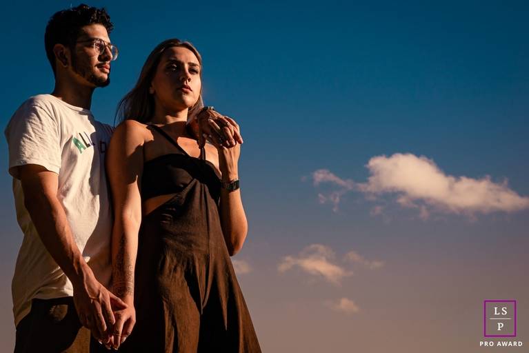 Fotografia de Casal em Nova Friburgo - foto do casal junto com ceú alaranjado ao fundo