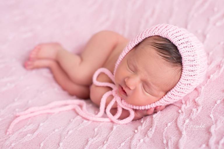 Ensaio Newborn cor de rosa em Curitiba
