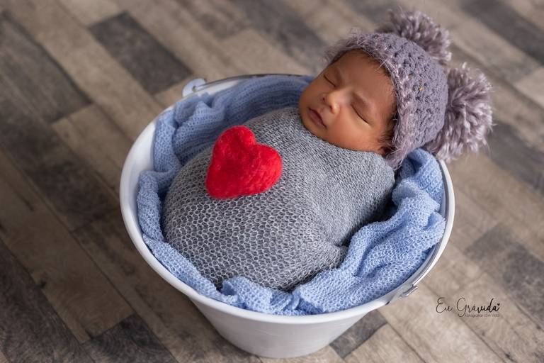 ensaio de recém nascido menino no baldinho