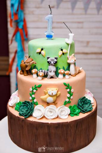 Detalhes de fotográfica de bolo cenográfico com tema raposa