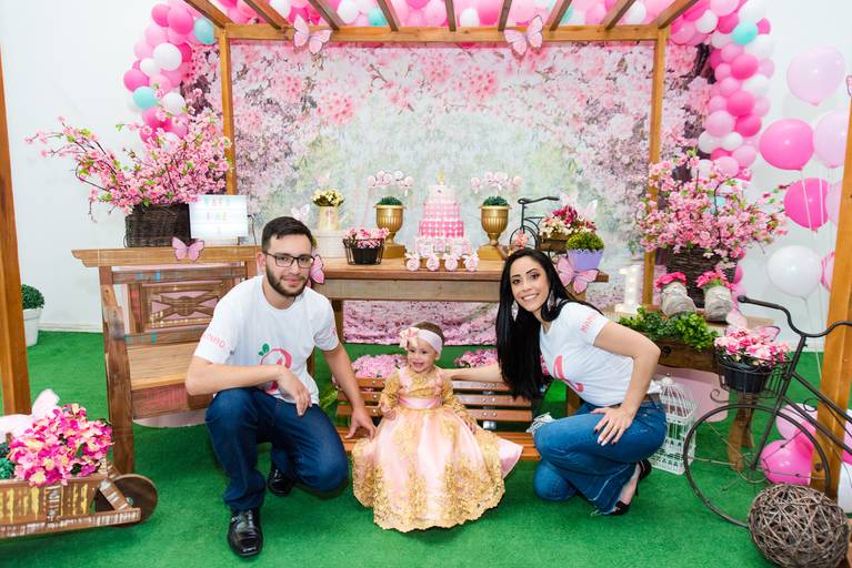 pais comemoram 1 aninho em festa infantil