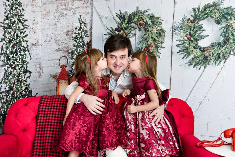 Gêmeas em sessão de fotos de natal