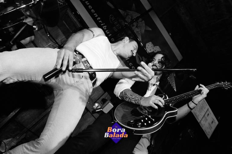 Show com a banda Queen Tribute Brazil - Roger Santorini.