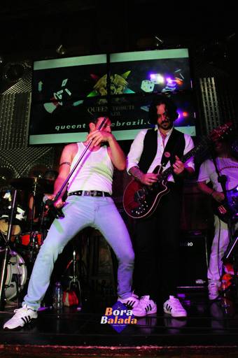 Show com a banda Queen Tribute Brazil - Roger Santorini.