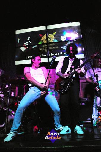 Show com a banda Queen Tribute Brazil - Roger Santorini.