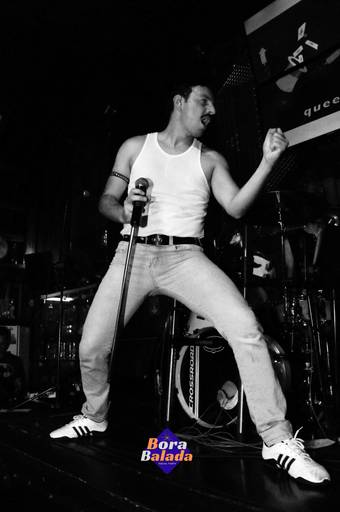 Show com a banda Queen Tribute Brazil - Roger Santorini.