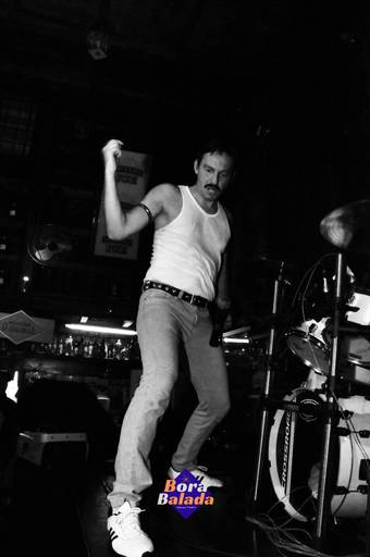 Show com a banda Queen Tribute Brazil - Roger Santorini.