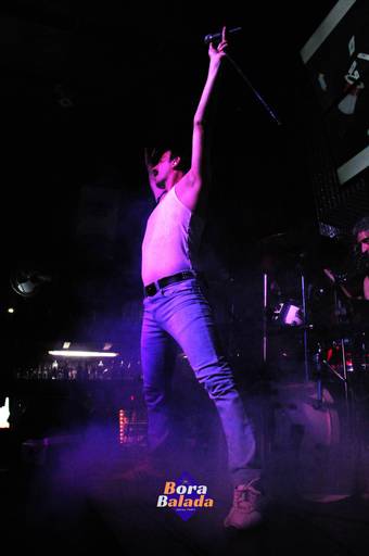 Show com a banda Queen Tribute Brazil - Roger Santorini.