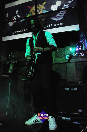 Show com a banda Queen Tribute Brazil - Roger Santorini.