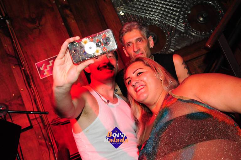 Show com a banda Queen Tribute Brazil - Roger Santorini.