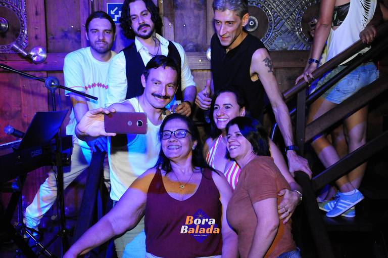Show com a banda Queen Tribute Brazil - Roger Santorini.