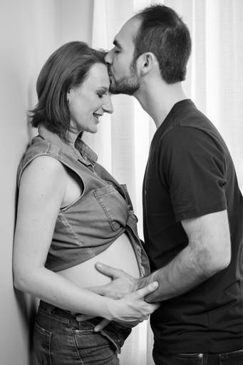 ensaio de gestante em estúdio minimalista 