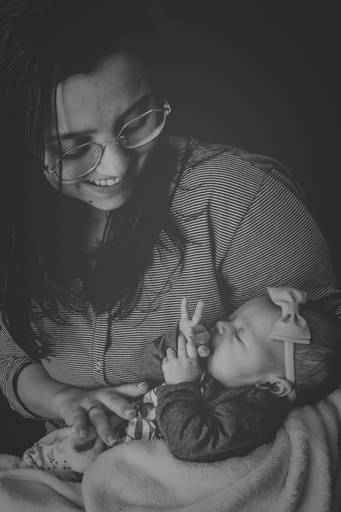 Helena no colo da mamãe