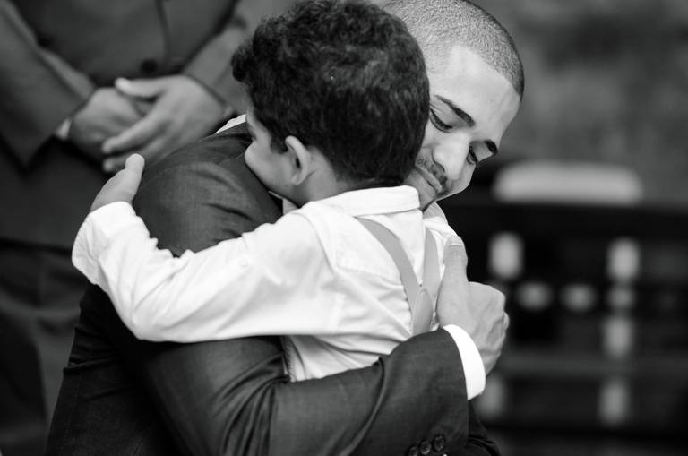 abraço pai e filho isabela lucena fotografia
