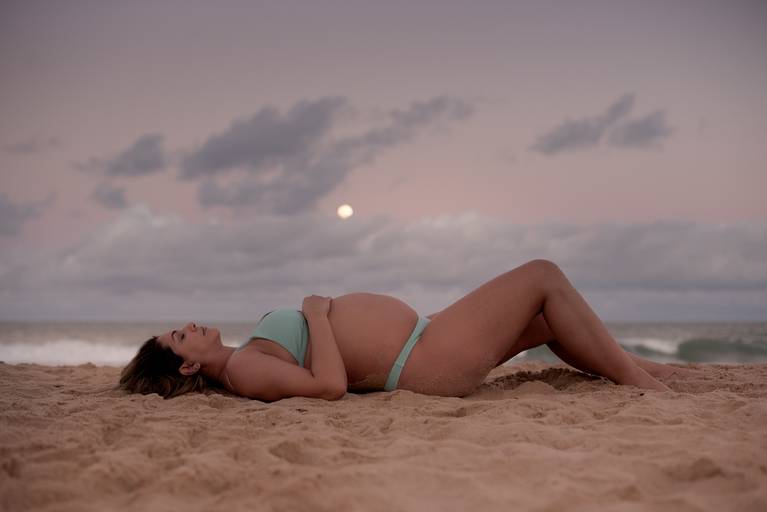 ensaio gestante na praia do paiva- ensaio no fim da tarde no paiva- ensaio na praia-isabela lucena fotografia-