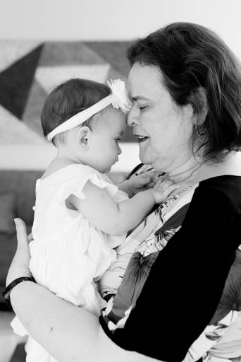 ensaio de familia recife- ensaio em casa-avo e bebe-ensaio com avo- isabela lucena fotografia