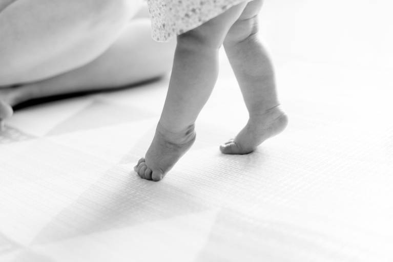 ensaio em casa-ensaio com bebe-ensaio no quartinho do bebe-isabela lucena