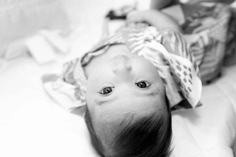 ensaio em casa-ensaio com bebe-ensaio no quartinho do bebe-isabela lucena