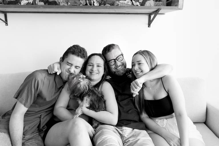 ensaio de familia recife- ensaio em casa-ensaio com pet-ensaio com cachorro- isabela lucena fotografia