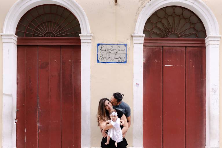 ensaio em familia no recife antigo-ensaio no recife antigo-recife antigo com bebe-isabela lucena fotografia