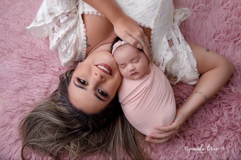 newborn-ensaio-fotografico-fotografia-foto-fotografa-bebê-recem-nascido-maternidade-estúdio-teresópolis-parto-nascimento-mãe-rio-de-janeiro-rj-sessão-família-nanda-tirre-perinatal-hctco-hospital-clínicas-doula-obstetra-arco-iris-idealiza-várzea-agriões