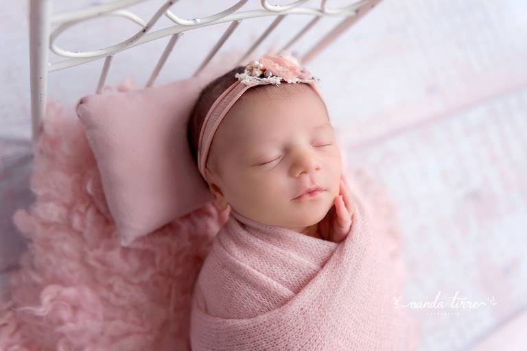 newborn-ensaio-fotografico-fotografia-foto-fotografa-book-bebê-baby-recem-nascido-maternidade-estúdio-barra-da-tijuca-parto-nascimento-mãe-rio-de-janeiro-rj-primeiros-dias-sessão-família-nanda-tirre-recreio-perinatal-laranjeiras-doula-obstetra-pediatra