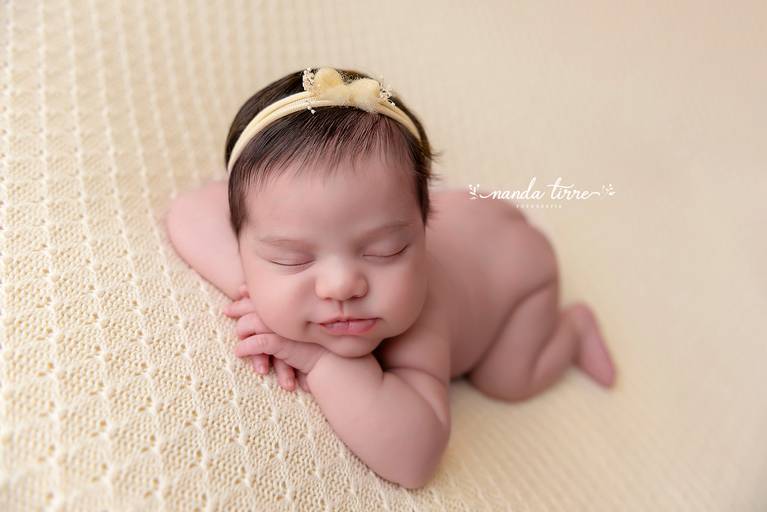 newborn-ensaio-fotografico-fotografia-foto-fotografa-book-bebê-baby-recem-nascido-maternidade-estúdio-teresópolis-varzea-agrioes-parto-nascimento-mãe-rio-de-janeiro-rj-sessão-família-nanda-tirre-perinatal-hctco-hospital-clínicas-doula-obstetra-pediatra
