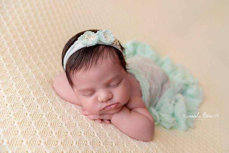 newborn-ensaio-fotografico-fotografia-foto-fotografa-book-bebê-baby-recem-nascido-maternidade-estúdio-teresópolis-varzea-agrioes-parto-nascimento-mãe-rio-de-janeiro-rj-sessão-família-nanda-tirre-perinatal-hctco-hospital-clínicas-doula-obstetra-pediatra