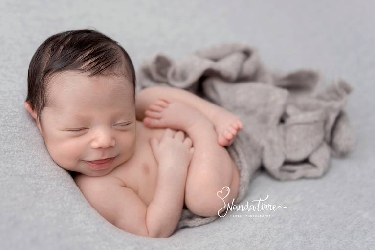 newborn-ensaio-fotografico-fotografia-foto-fotografa-book-bebê-baby-recem-nascido-maternidade-estúdio-barra-da-tijuca-parto-nascimento-mãe-rio-de-janeiro-rj-primeiros-dias-sessão-família-nanda-tirre-recreio-perinatal-laranjeiras-doula-obstetra-pediatra