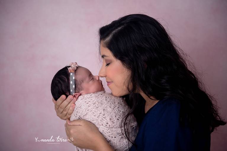 newborn-ensaio-fotografico-fotografia-foto-fotografa-bebê-recem-nascido-maternidade-estúdio-teresópolis-parto-nascimento-mãe-rio-de-janeiro-rj-sessão-família-nanda-tirre-perinatal-hctco-hospital-clínicas-doula-obstetra-arco-iris-idealiza-várzea-agriões