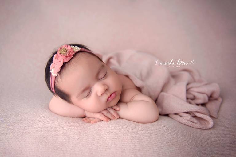 newborn-ensaio-fotografico-fotografia-foto-fotografa-bebê-recem-nascido-maternidade-estúdio-teresópolis-parto-nascimento-mãe-rio-de-janeiro-rj-sessão-família-nanda-tirre-perinatal-hctco-hospital-clínicas-doula-obstetra-arco-iris-idealiza-várzea-agriões
