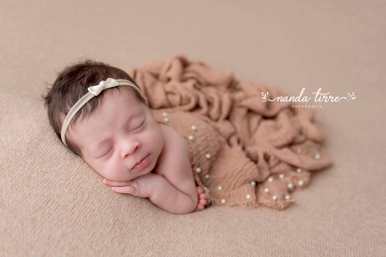 newborn-ensaio-fotografico-fotografia-foto-fotografa-book-bebê-baby-recem-nascido-maternidade-estúdio-barra-da-tijuca-parto-nascimento-mãe-rio-de-janeiro-rj-primeiros-dias-sessão-família-nanda-tirre-recreio-perinatal-laranjeiras-doula-obstetra-pediatra