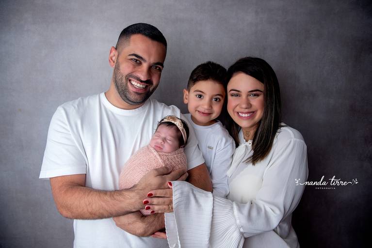 newborn-ensaio-fotografico-fotografia-foto-fotografa-bebê-recem-nascido-maternidade-estúdio-teresópolis-parto-nascimento-mãe-rio-de-janeiro-rj-sessão-família-nanda-tirre-perinatal-hctco-hospital-clínicas-doula-obstetra-arco-iris-idealiza-várzea-agriões