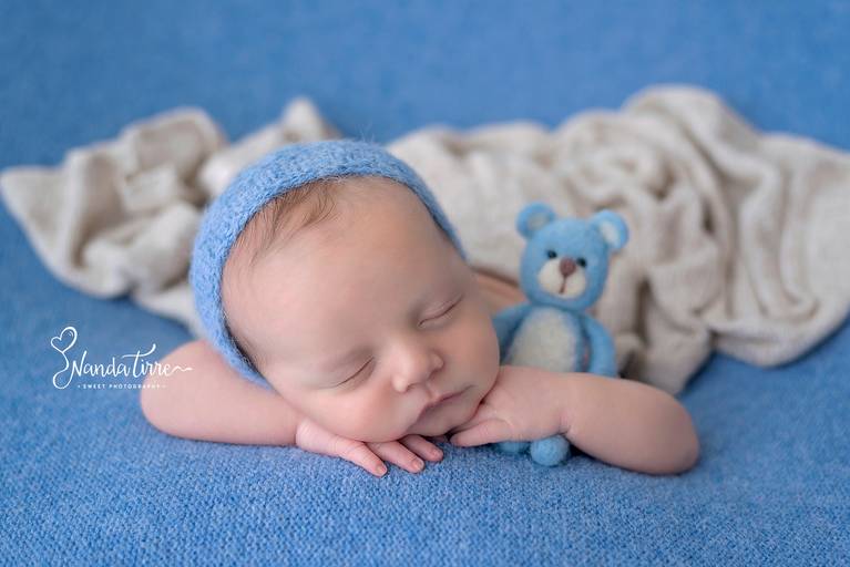 newborn-ensaio-fotografico-fotografia-foto-fotografa-book-bebê-baby-recem-nascido-maternidade-estúdio-jardim-botanico-barra-da-tijuca-maternity-parto-nascimento-mãe-filho-filha-rio-de-janeiro-rj-primeiros-dias-sessão-família-dias-nanda-tirre-photography