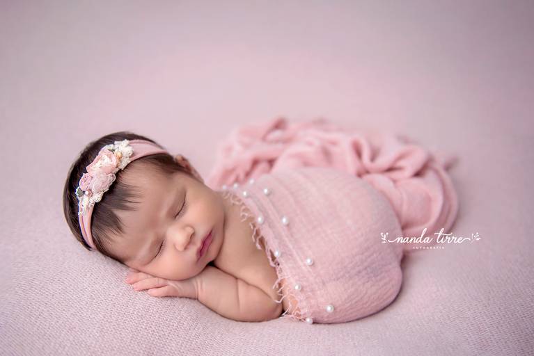 newborn-ensaio-fotografico-fotografia-foto-fotografa-book-bebê-baby-recem-nascido-maternidade-estúdio-teresópolis-varzea-agrioes-parto-nascimento-mãe-rio-de-janeiro-rj-sessão-família-nanda-tirre-perinatal-hctco-hospital-clínicas-doula-obstetra-pediatra