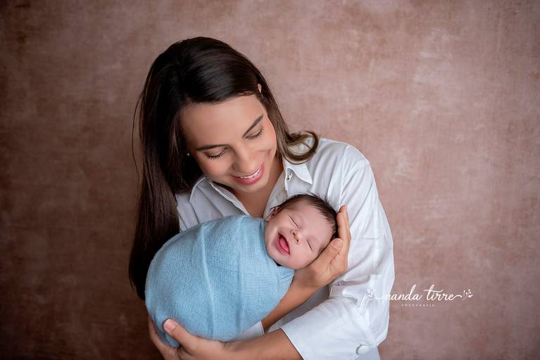 newborn-ensaio-fotografico-fotografia-foto-fotografa-book-bebê-baby-recem-nascido-maternidade-estúdio-teresópolis-varzea-agrioes-parto-nascimento-mãe-rio-de-janeiro-rj-sessão-família-nanda-tirre-perinatal-hctco-hospital-clínicas-doula-obstetra-pediatra