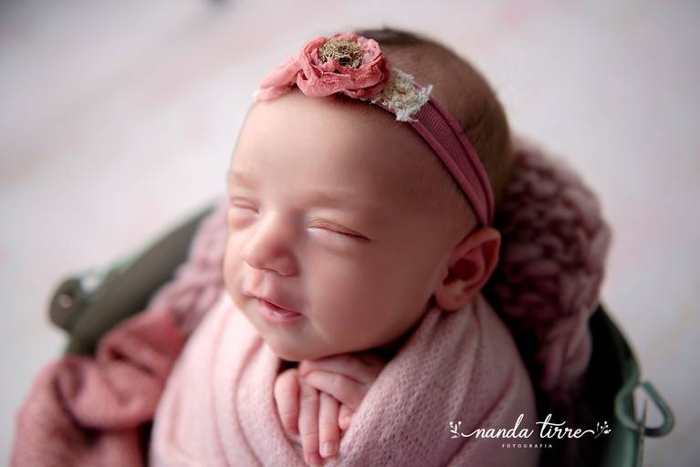 newborn-ensaio-fotografico-fotografia-foto-fotografa-book-bebê-baby-recem-nascido-maternidade-estúdio-teresópolis-varzea-agrioes-parto-nascimento-mãe-rio-de-janeiro-rj-sessão-família-nanda-tirre-perinatal-hctco-hospital-clínicas-doula-obstetra-pediatra