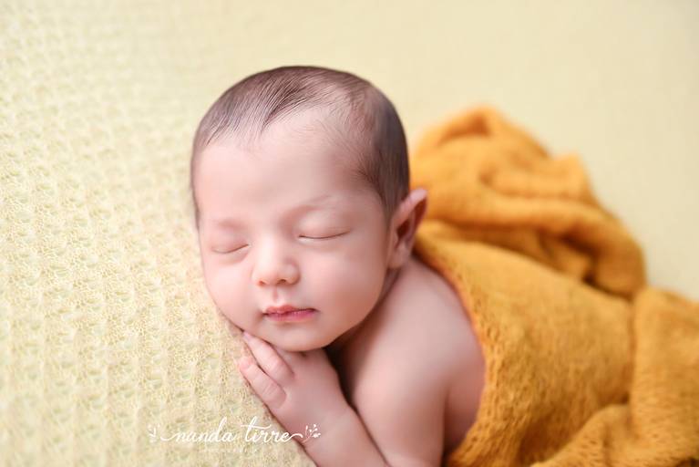 newborn-ensaio-fotografico-fotografia-foto-fotografa-book-bebê-baby-recem-nascido-maternidade-estúdio-teresópolis-varzea-agrioes-parto-nascimento-mãe-rio-de-janeiro-rj-sessão-família-nanda-tirre-perinatal-hctco-hospital-clínicas-doula-obstetra-pediatra