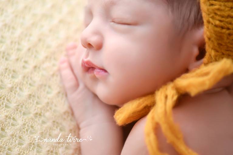 newborn-ensaio-fotografico-fotografia-foto-fotografa-book-bebê-baby-recem-nascido-maternidade-estúdio-teresópolis-varzea-agrioes-parto-nascimento-mãe-rio-de-janeiro-rj-sessão-família-nanda-tirre-perinatal-hctco-hospital-clínicas-doula-obstetra-pediatra