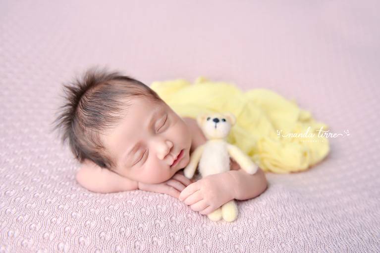 newborn-ensaio-fotografico-fotografia-foto-fotografa-book-bebê-baby-recem-nascido-maternidade-estúdio-teresópolis-varzea-agrioes-parto-nascimento-mãe-rio-de-janeiro-rj-sessão-família-nanda-tirre-perinatal-hctco-hospital-clínicas-doula-obstetra-pediatra