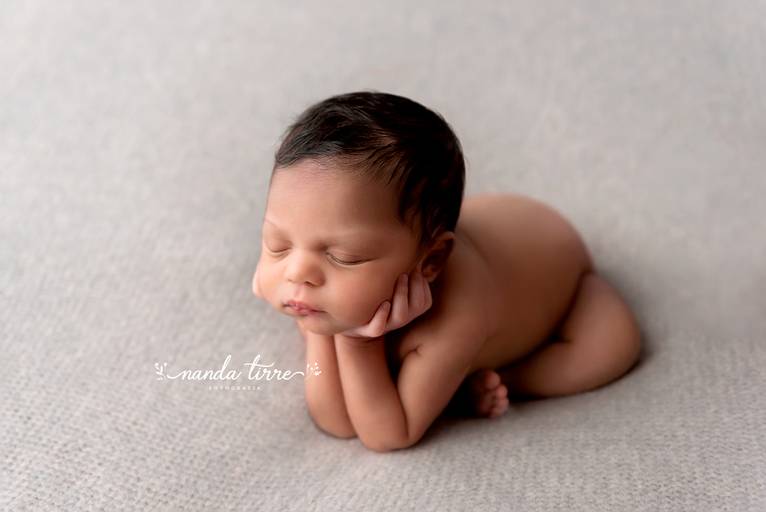 newborn-ensaio-fotografico-fotografia-foto-fotografa-book-bebê-baby-recem-nascido-maternidade-estúdio-barra-da-tijuca-parto-nascimento-mãe-rio-de-janeiro-rj-primeiros-dias-sessão-família-nanda-tirre-recreio-perinatal-laranjeiras-doula-obstetra-pediatra