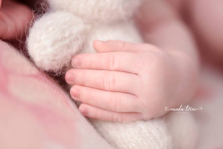 newborn-ensaio-fotografico-fotografia-foto-fotografa-book-bebê-baby-recem-nascido-maternidade-estúdio-teresópolis-varzea-agrioes-parto-nascimento-mãe-rio-de-janeiro-rj-sessão-família-nanda-tirre-perinatal-hctco-hospital-clínicas-doula-obstetra-pediatra