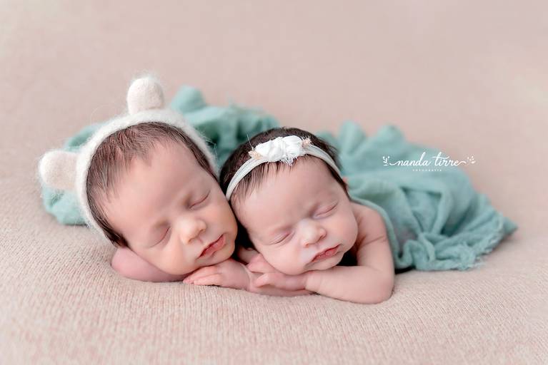 newborn-ensaio-fotografico-fotografia-foto-fotografa-book-bebê-baby-recem-nascido-maternidade-estúdio-teresópolis-varzea-agrioes-parto-nascimento-mãe-rio-de-janeiro-rj-sessão-família-nanda-tirre-perinatal-hctco-hospital-clínicas-doula-obstetra-pediatra