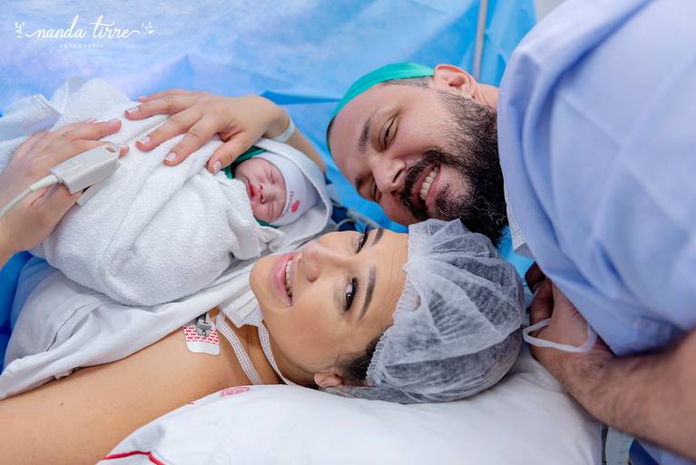 newborn-fotografia-foto-fotografa-book-bebê-baby-recem-nascido-maternidade-barra-da-tijuca-maternity-parto-nascimento-mãe-filho-filha-rio-de-janeiro-rj-família-nanda-tirre-cesarea-natural-humanizado-obstetra-pediatra-perinatal-doula-nascer-nasceu-hospital