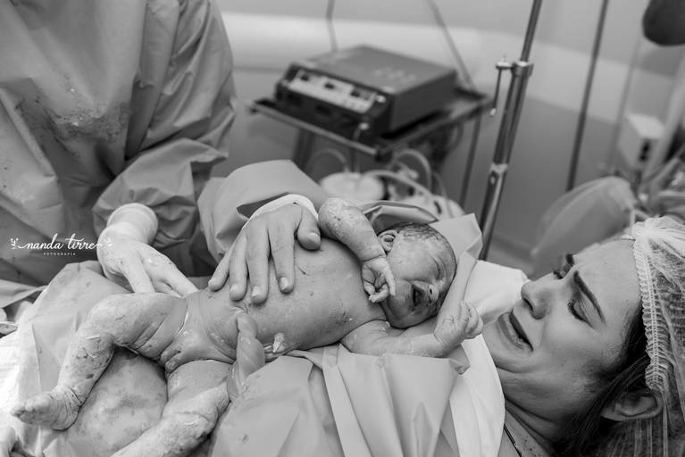 parto-nascimento-newborn-fotografia-foto-fotografa-fotografo-bebê-berçario-recem-nascido-maternidade-mãe-família-nanda-tirre-cesarea-natural-humanizado-obstetra-pediatra-perinatal-hctco-idealiza-doula-nascer-teresopolis-rj-filme-trabalho de parto-vaginal