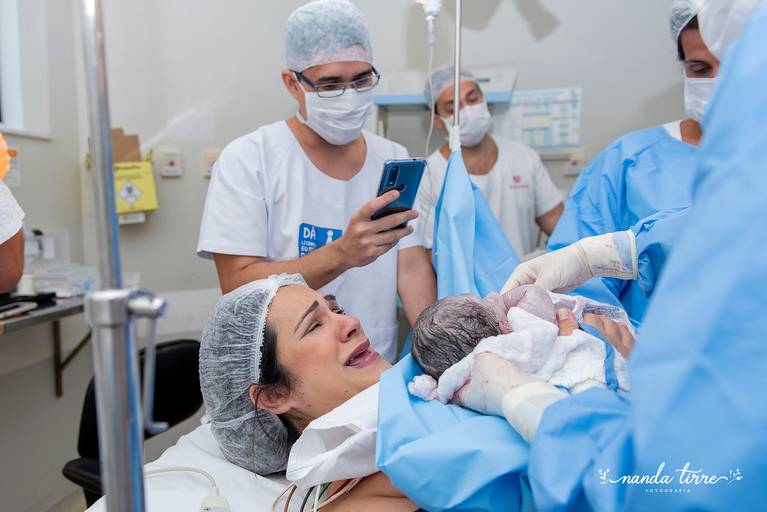 parto-nascimento-newborn-fotografia-foto-fotografa-bebê-berçario-recem-nascido-maternidade-mãe-rio-de-janeiro-rj-família-nanda-tirre-cesarea-natural-humanizado-obstetra-pediatra-perinatal-hctco-idealiza-hospital-clinicas-doula-nascer-nasceu-teresopolis