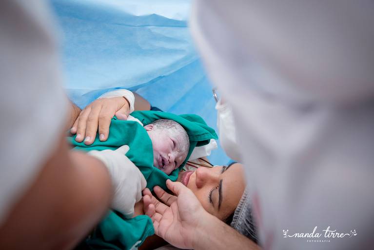 parto-nascimento-newborn-fotografia-foto-fotografa-bebê-berçario-recem-nascido-maternidade-mãe-rio-de-janeiro-rj-família-nanda-tirre-cesarea-natural-humanizado-obstetra-pediatra-perinatal-hctco-idealiza-hospital-clinicas-doula-nascer-nasceu-teresopolis